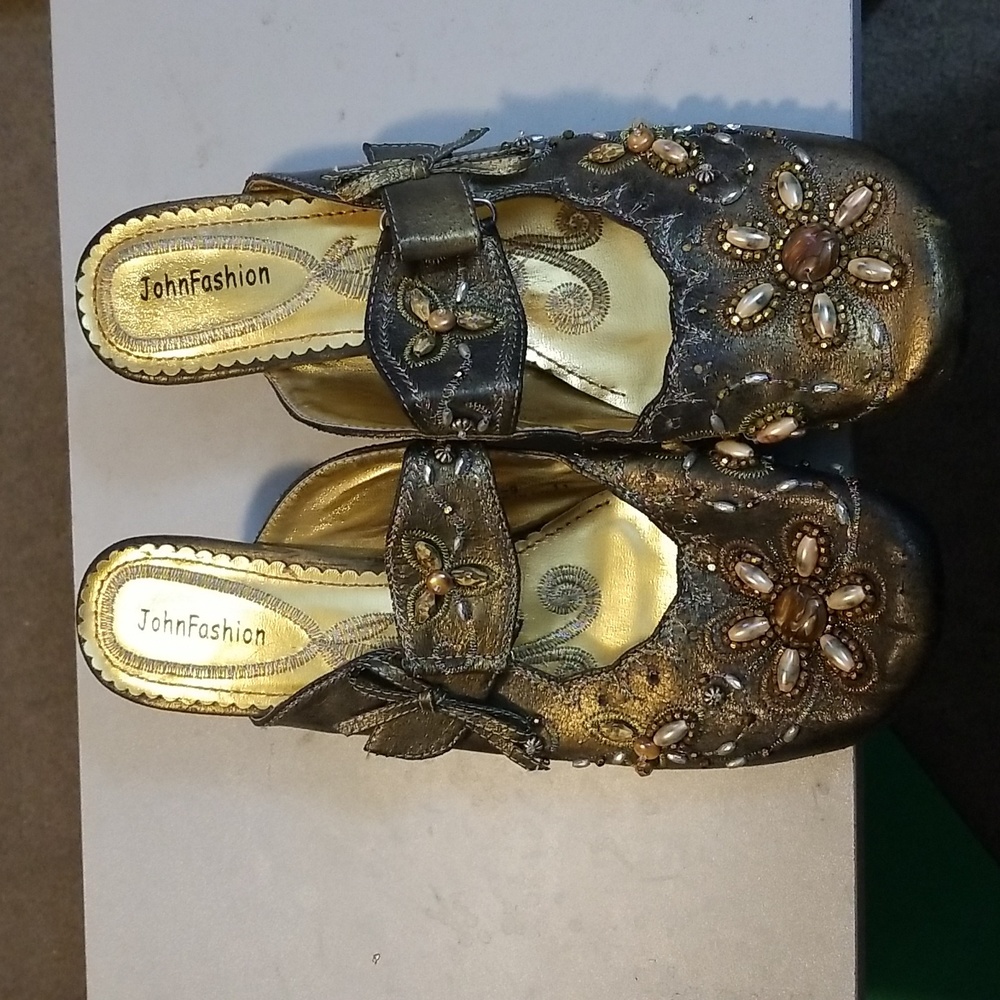 JohnsFashion Golden Shoes. Size 11. High heel. New without tags. Blingy!